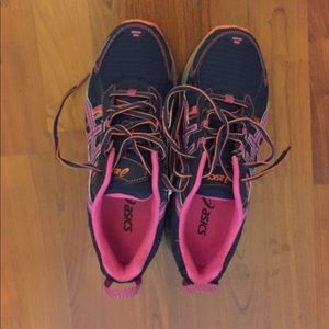 New in box Asics gel venture 5